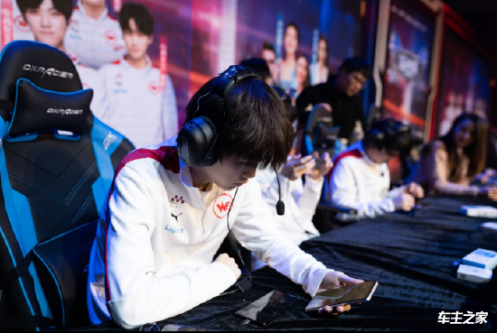 LangX神装贾克斯风暴狂打 俊日蝎子拉三人 LangX队1-0微笑队