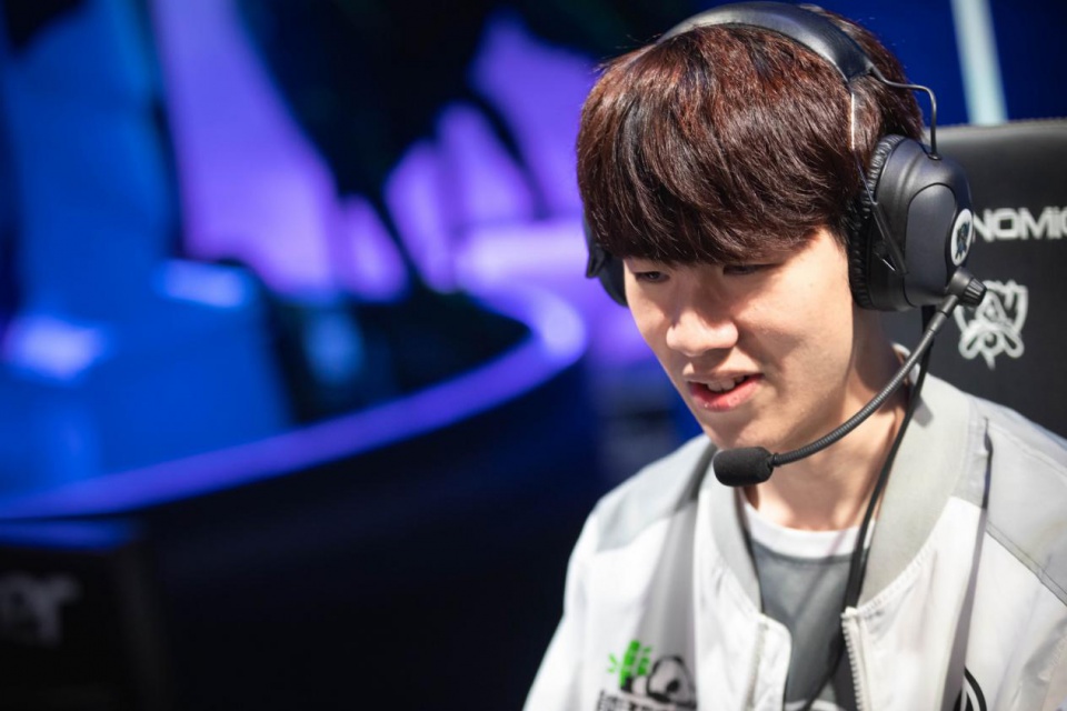 JDG赛后群访 Ruler谈五杀时刻：队友都想给我五杀，除了Kanavi